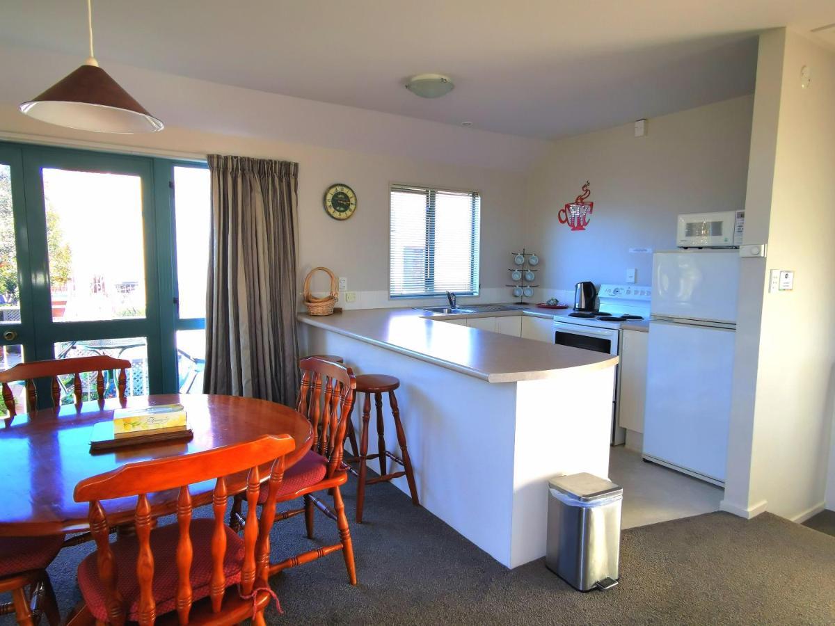 Les Troupes Apartments Akaroa Ngoại thất bức ảnh