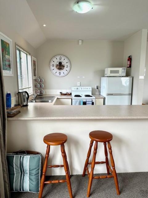 Les Troupes Apartments Akaroa Ngoại thất bức ảnh
