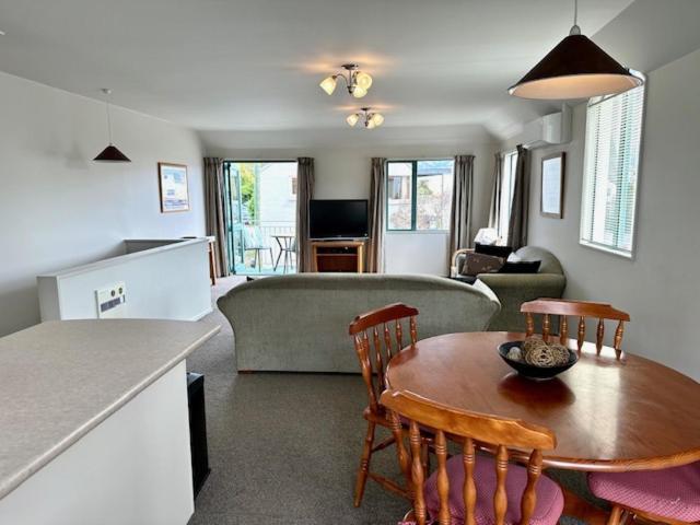 Les Troupes Apartments Akaroa Ngoại thất bức ảnh