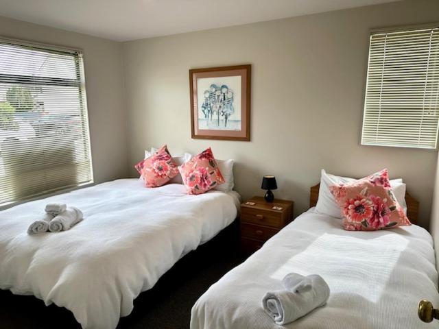 Les Troupes Apartments Akaroa Ngoại thất bức ảnh